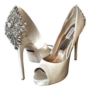 BADGLEY MISCHKA KIARA EMBELLISHED PEEP-TOE PUMP